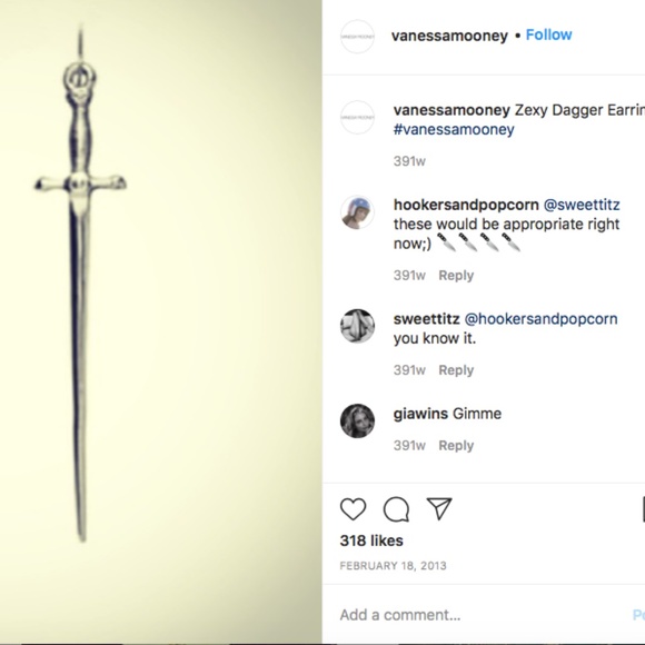 Vanessa Mooney sonnet of the sword gold dagger earrings - Picture 4 of 4